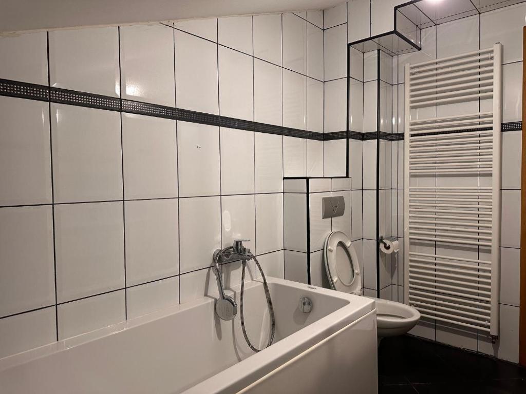 Rooms Near The Airport Sarajevo Luaran gambar